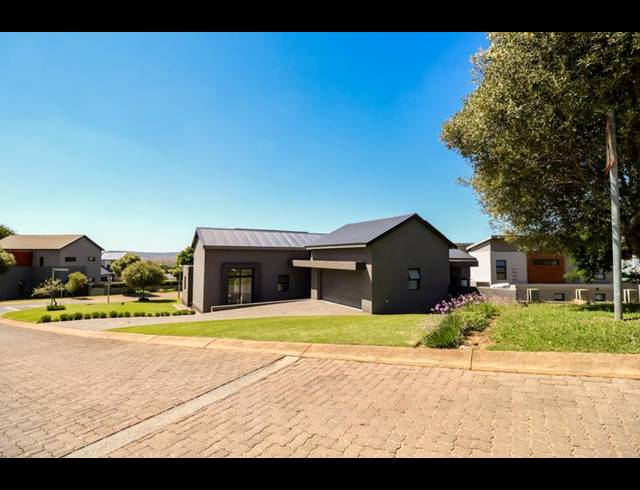 4 BEDROOM HOUSE FOR SALE IN COPPERLEAF ESTATE